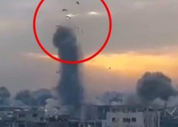 Strašne scene iz Gaze: Nakon jakog bombardovanja tijela Palestinaca lete u nebo