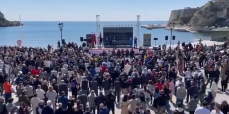Protest u Ulcinju: Građani traže transparentnost ugovora o davanju Velike plaže kompaniji iz UAE