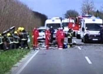 Teška saobraćajna nesreća, troje poginulih i više povređenih