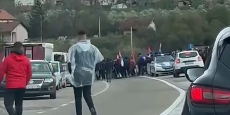 Uz policijsku pratnju studenti sa Kosova ulaze u autobuse, ko koga ovdje laže VIDEO