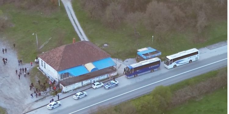 Video snimak ponovo otkrio: Pješaci sa Kosova često koriste autobuse u pratnji policije