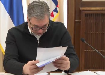 Kakva država takav predsjednik: Pred očima cijele javnosti Vučić falsifikovao pismo dječaka