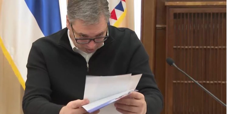 Kakva država takav predsjednik: Pred očima cijele javnosti Vučić falsifikovao pismo dječaka