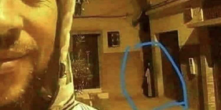 Napravio selfi u 4 sata ujutro kako bi uslikao majku dok ga krišom prati na posao