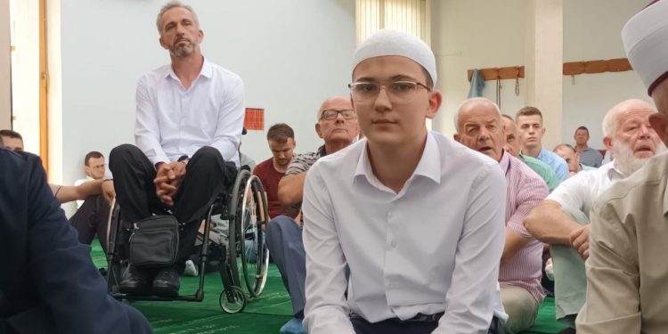 Eldin je prvi hafiz nakon drugog svjetskog rata, na slici je njegov otac u kolicima