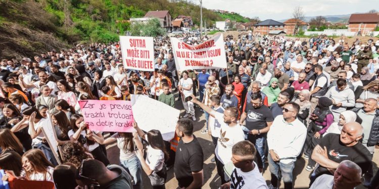 Mur traži pravdu: Mještani u borbi za sigurnije ulice, blokada puta svakog petka