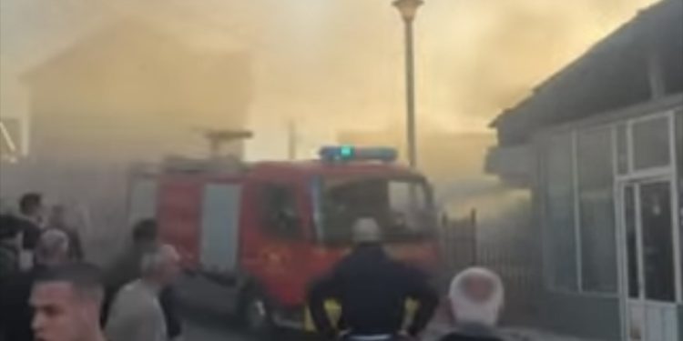 Požari na tri lokaliteta u Rožajama: Brza intervencija vatrogasaca sprečila širenje vatre