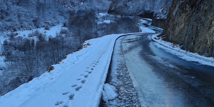 Snijeg prekrio Pešter, ima ga i u gradovima: Prognoza za naredne dane