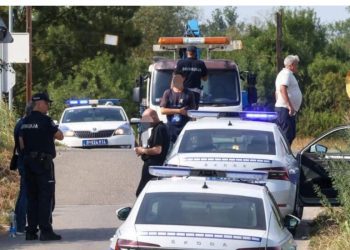 Zet vezao svastiku za šine, teretni voz je tako vukao 60 metara