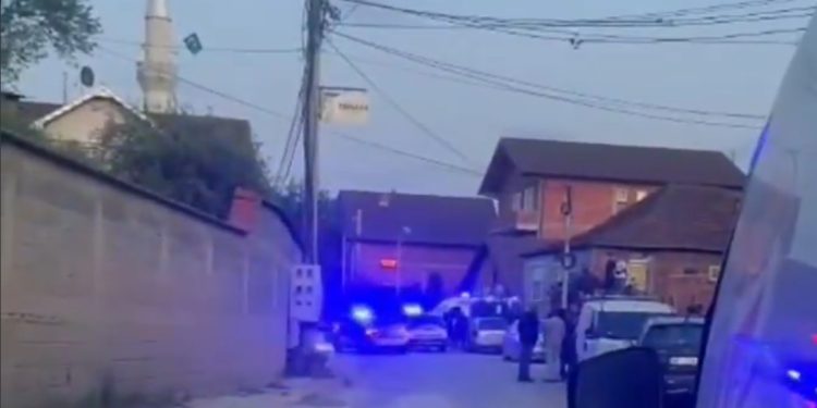 Masovna tuča u Novom Pazaru: Više povrijeđenih osoba nožem, policija na terenu