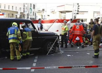 Incident u Stuttgartu: Mercedes uletio među prolaznike na tramvajskoj stanici