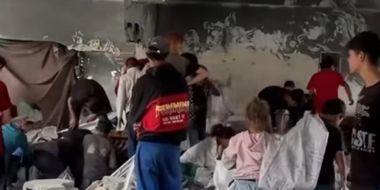 Izraelski cionisti bombardovali školu, 15 Palestinaca ubijeno uglavnom djece i žena