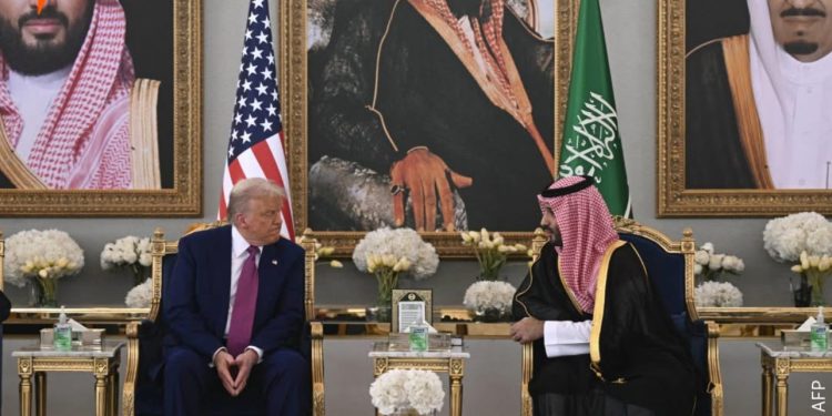 Tramp u posjeti Saudijskoj Arabiji sa privrednicima. Da li će mu arapski lideri pomenuti Gazu