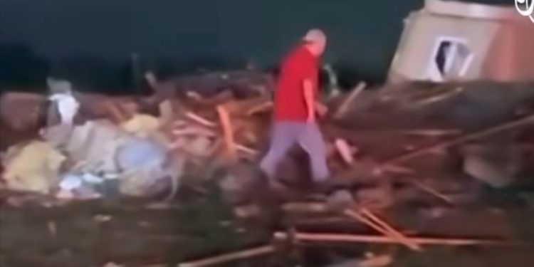 Snažan Tornado pogodio Ameriku, za sada 21 osoba poginula VIDEO
