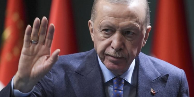 Erdogan najavio izmjenu ustava Turske i povlačenje iz politike