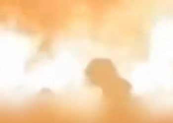 Užasne scene iz Gaze: Dijete pokušava pobeći iz požara kuće nakon bombardovanja cionista VIDEO