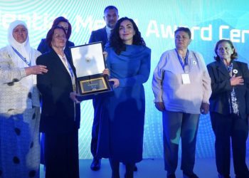 Vjosa Osmani odlikovala majke Srebrenice „Predsjedničkom medaljom za zasluge“