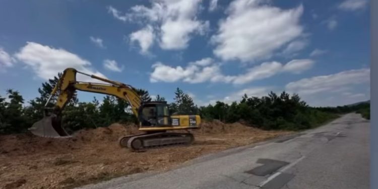 Počeli pripremni radovi na rekonstrukciji puta Tutin – Amirovi Stanovi, uskoro ulica Pešterska