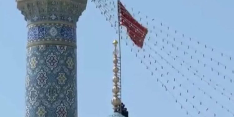 Iran podigao crvenu zastavu nad džamijom Jamkaran: Šta to znači u šitskoj tradiciji