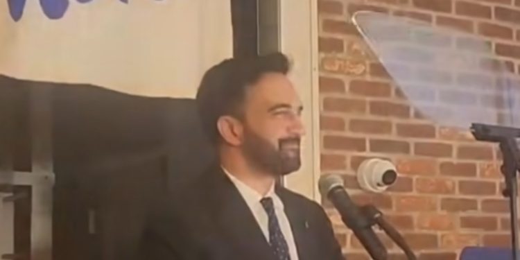 Mamdani ubjedljivo vodi u prvom krugu izbora za gradonačelnika New Yorka, bio bi prvi musliman na toj poziciji