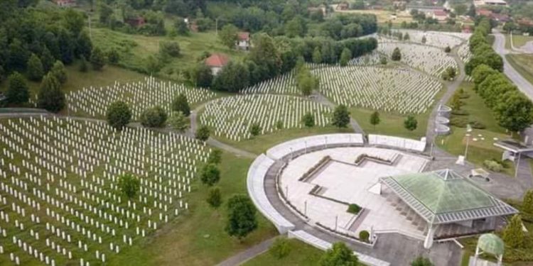 Bijela boja simbol stradanja nevinih žrtava, poziv da svi u Potočari dođu u bijele majice i marame
