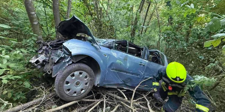 Dva dječaka od 15 godina sletjela u provaliju , srećom ostali u životu