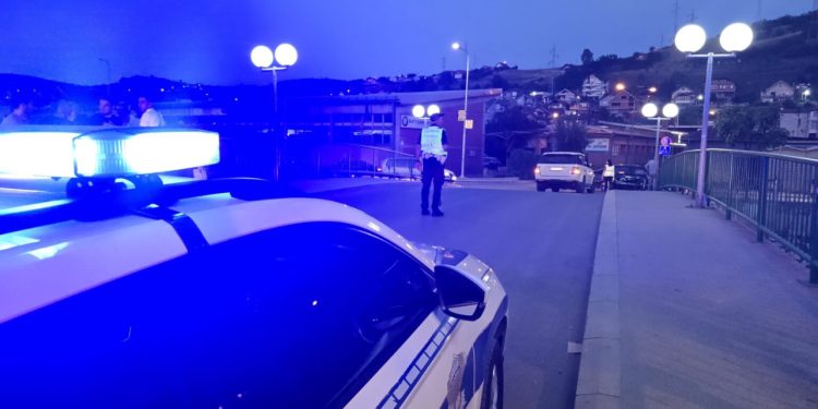 Saobraćajna nezgoda u Novom Pazaru: Starija žena oborena dok je prelazila ulicu, prebačena u bolnicu