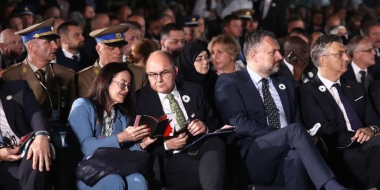 Schmidt u Potočarima: „Hvala što ste pozvali nas koji 1995. nismo intervenisali i spriječili genocid”