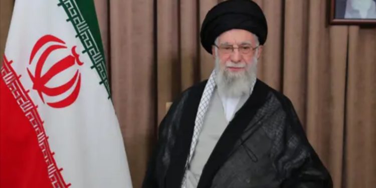 Hamenei oštro poručio: Spremni smo da odgovorimo Americi i njenom psu na povocu-Izraelu, na napad
