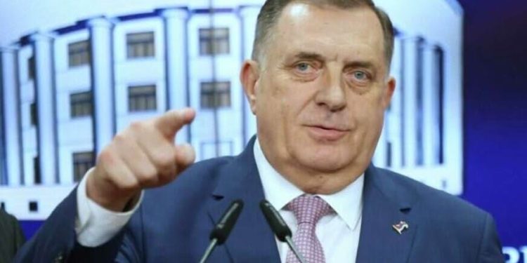 Dodik ponovo po Shmidtu: On ruši BiH, blokirat ćemo put u EU