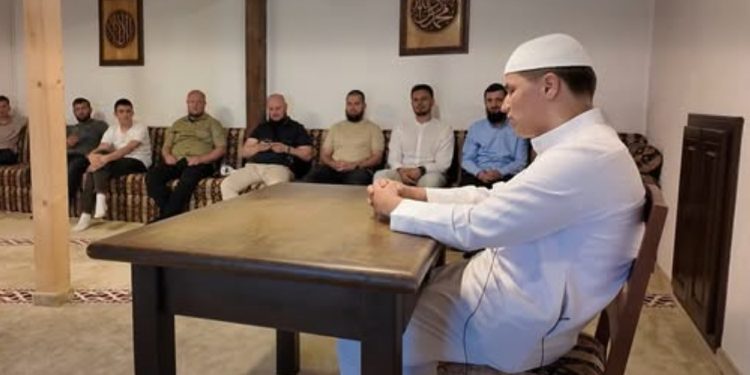 Šesnaestogodišnji Usama Mušović iz Sjenice postao hafiz Kur’ana – proučio cijeli Kur’an u jednom danu
