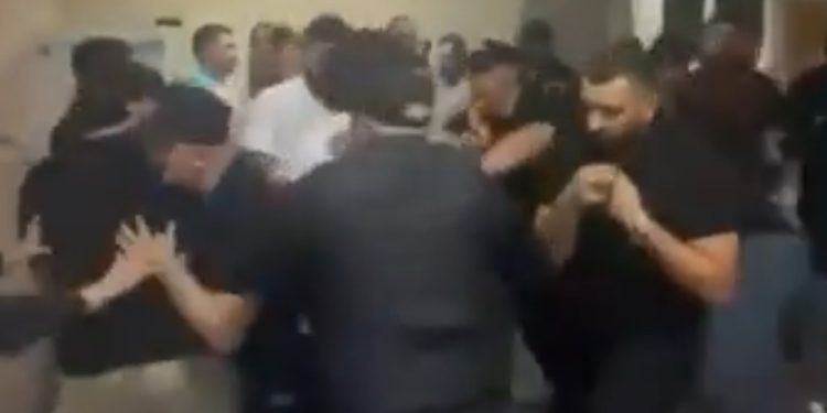 Ko su ljudi sa fantomkama koji su tukli studente u Novom Pazaru? Poznati batinaši iz Kraljeva -vlast i policija ćute