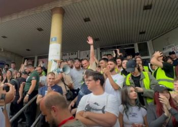 Sud u Novom Pazaru ukinuo pritvor osmorici uhapšenih, još jedan u pritvoru: Blokada se nastavlja