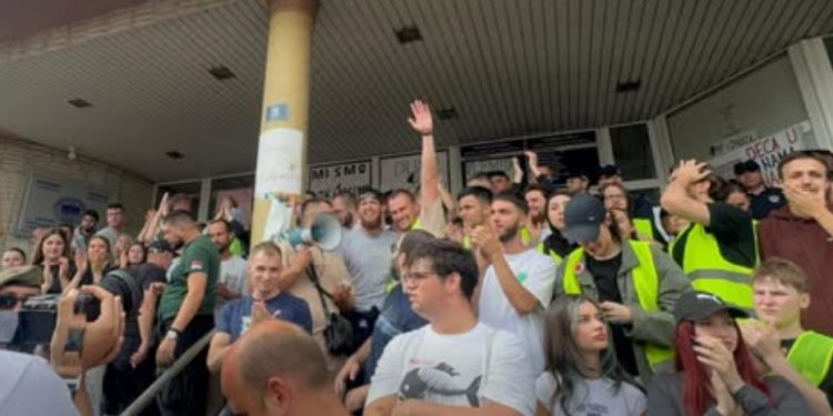 Sud u Novom Pazaru ukinuo pritvor osmorici uhapšenih, još jedan u pritvoru: Blokada se nastavlja