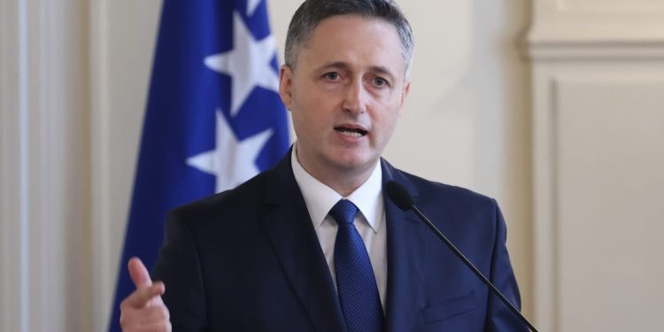 Vučić se opet umiješao u unutrašnju politiku BiH a Bećirović mu poručio: Niko nije iznad zakona