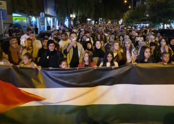 „Glasno za slobodu“: Novi Pazar ustao za Palestinu — protest bukom, mural i poruke dostojanstva