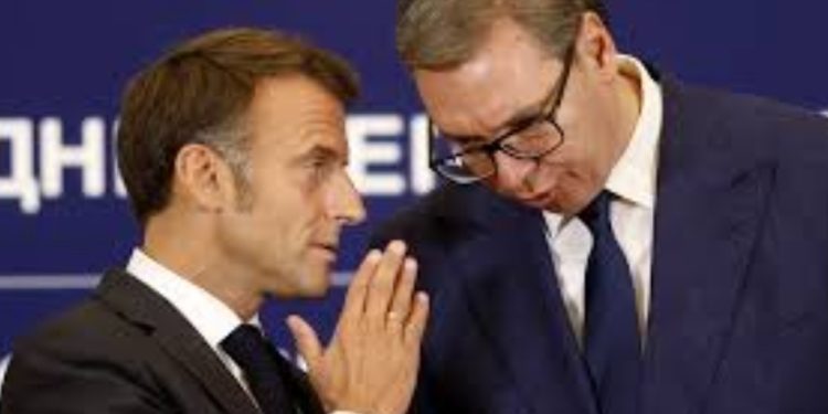 Makron u razgovoru sa Vučićem istakao važnost očuvanju mira i stabilnosti BiH i Balkana