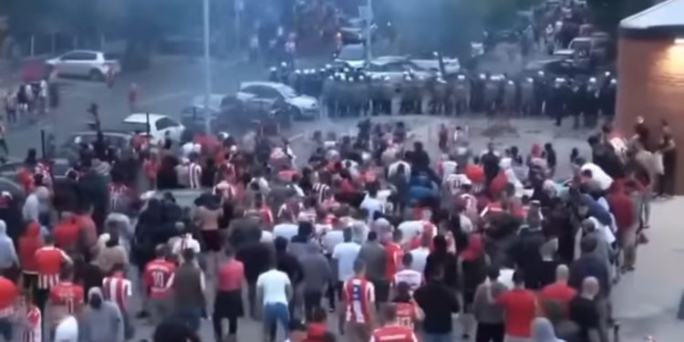 Zvezdašima se može: Pretukli policajce i niko ni riječ, niti je ko uhapšen VIDEO