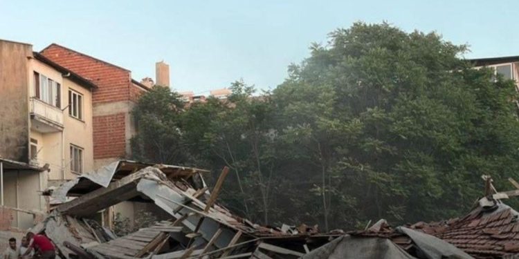 Potres magnitude 6,1 pogodio zapadnu Tursku – osjetio se u Istanbulu i Izmiru, spašavanje u toku
