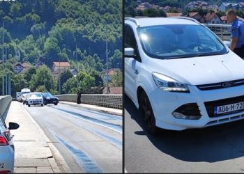 Šurda blokirao most u Goraždu u znak protesta protiv Dodika, parkirao auto u oravac kafana