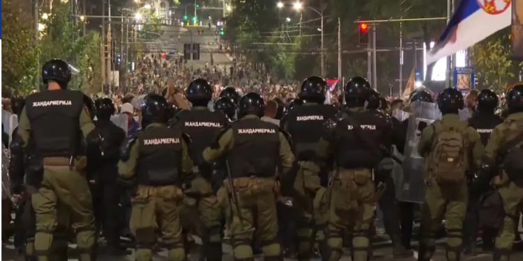 Evropska komisija ćuti, građani traže pravdu: Nemačka štampa smatra da režim može pasti