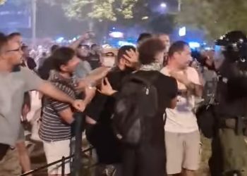 Brutalnost policije, hapšenja i oštre poruke iz EU protiv režima Vučića
