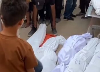 Pet članova porodice, uključujući troje djece, ubijeno u izraelskom napadu na šator u Gazi VIDEO