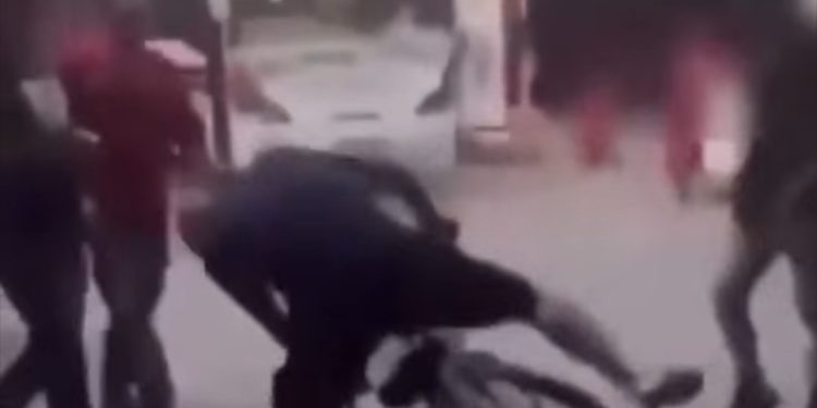 Turska: Prolaznik na biciklu vrijeđao Islam pa dobio batine VIDEO