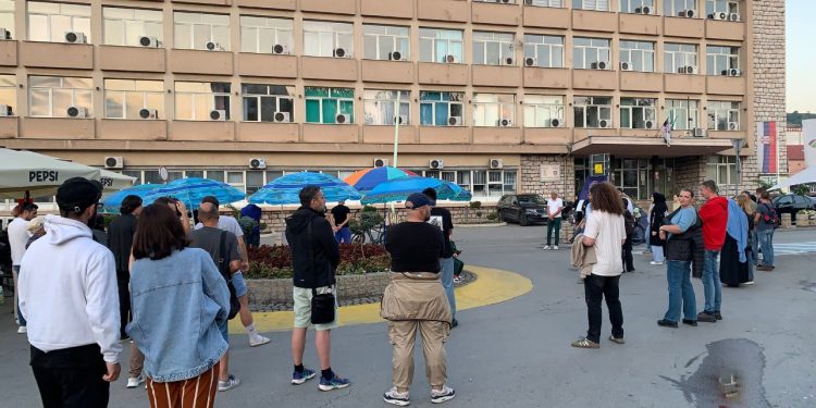 Studenti DUNP-a stali uz radnike: Poziv na štrajk zbog uskraćenih plata u Novom Pazaru