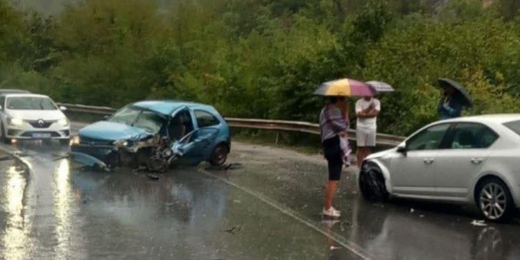 U sudaru kod Dobrakova teško povređen Sjeničak i još jedna osoba, vozac kamiona uhapšen