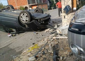 Stršljen izazvao nesreću: Vozač u Teočaku povrijeđen nakon prevrtanja automobila
