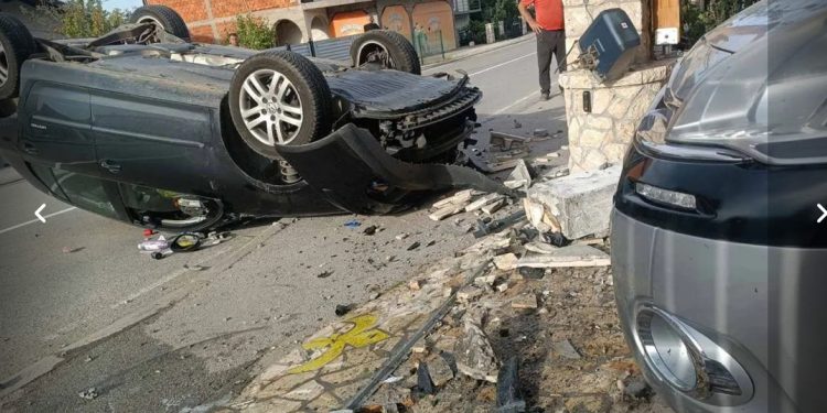 Stršljen izazvao nesreću: Vozač u Teočaku povrijeđen nakon prevrtanja automobila