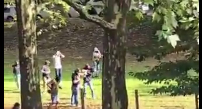 Učenik (17) sa Kosova napao nastavnicu, policija ga upucala VIDEO