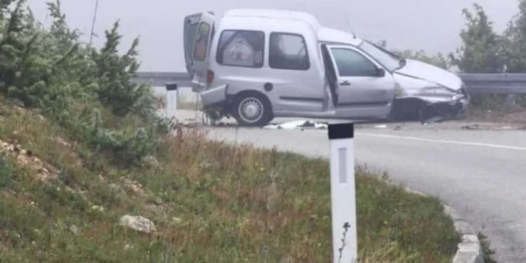 Vozac strada dok je postavljao sigurnosni trougao, drugo vozilo naletelo na njega